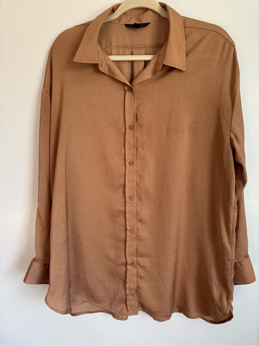 Banana Republic Satin Silk like Button-Down Shirt in tan Latte Brown size L